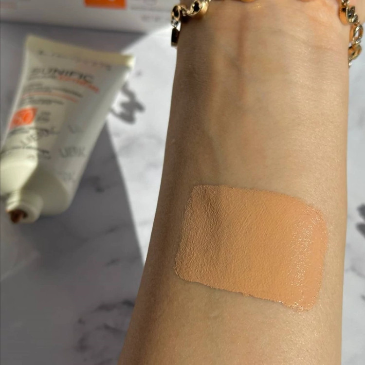 کرم ضد آفتاب لیراک حاوی spf 50 حجم 50 میلی لیتر