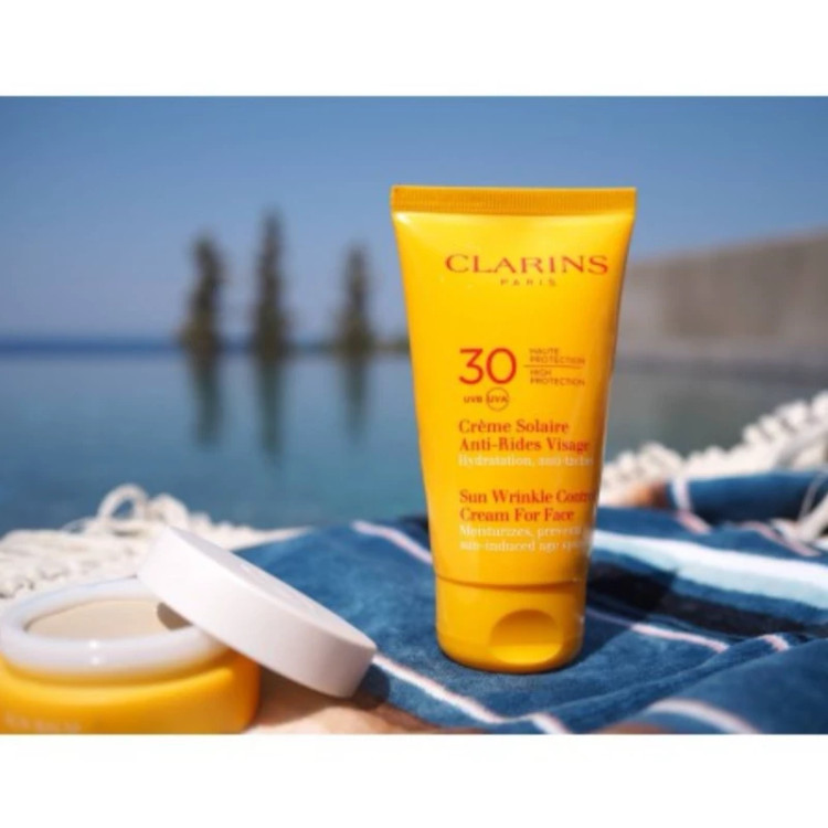 ضد آفتاب رنگی صورت کلارنس SPF30 مدل Sun Wrinkle Control